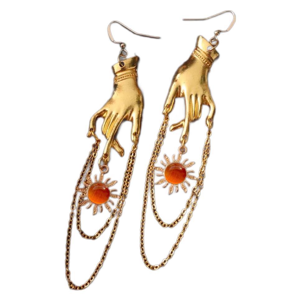 Classic Gold Earring with Timeless Appeal