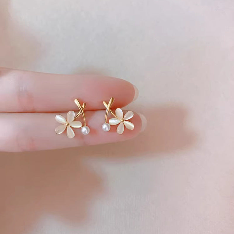 Classic Pearl Earring with Timeless Appeal