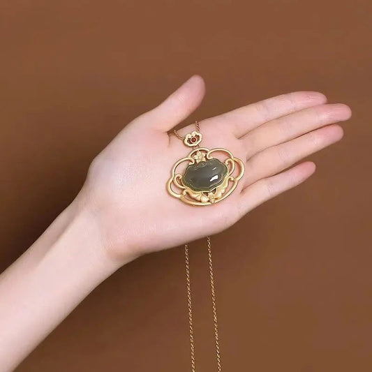 Charming Gold Necklace for Any Occasion