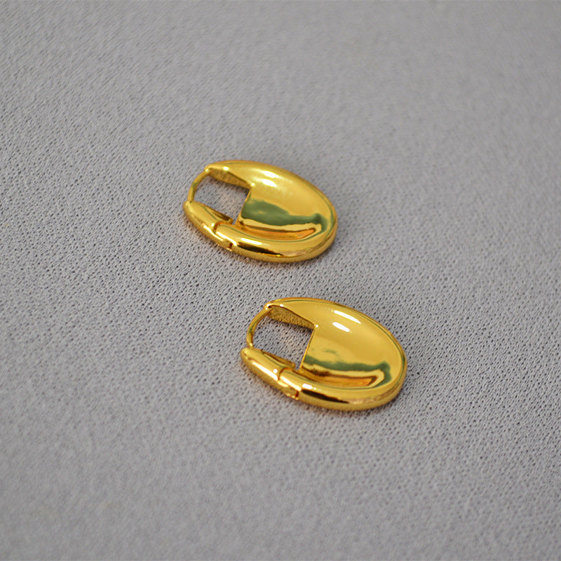 Classic Gold Earring with Timeless Appeal
