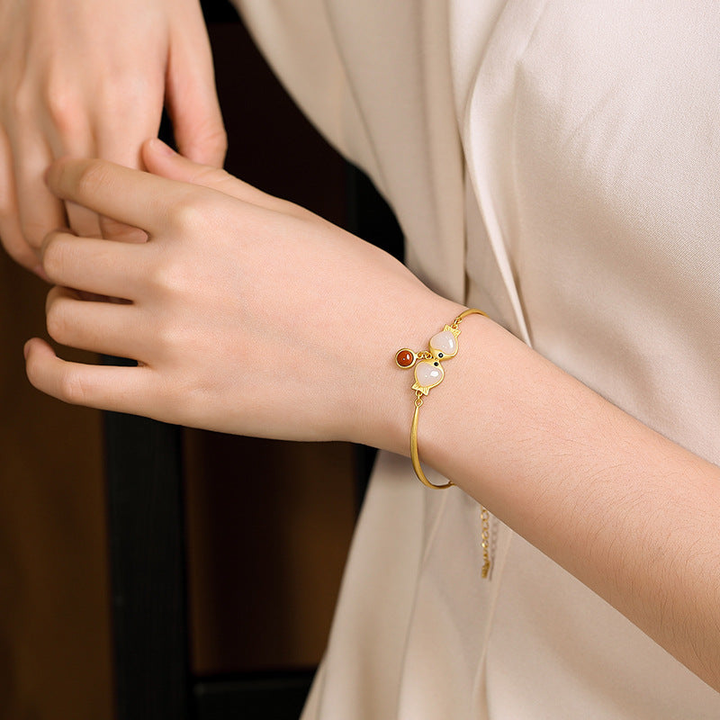 Charming Gold Bracelet for Any Occasion