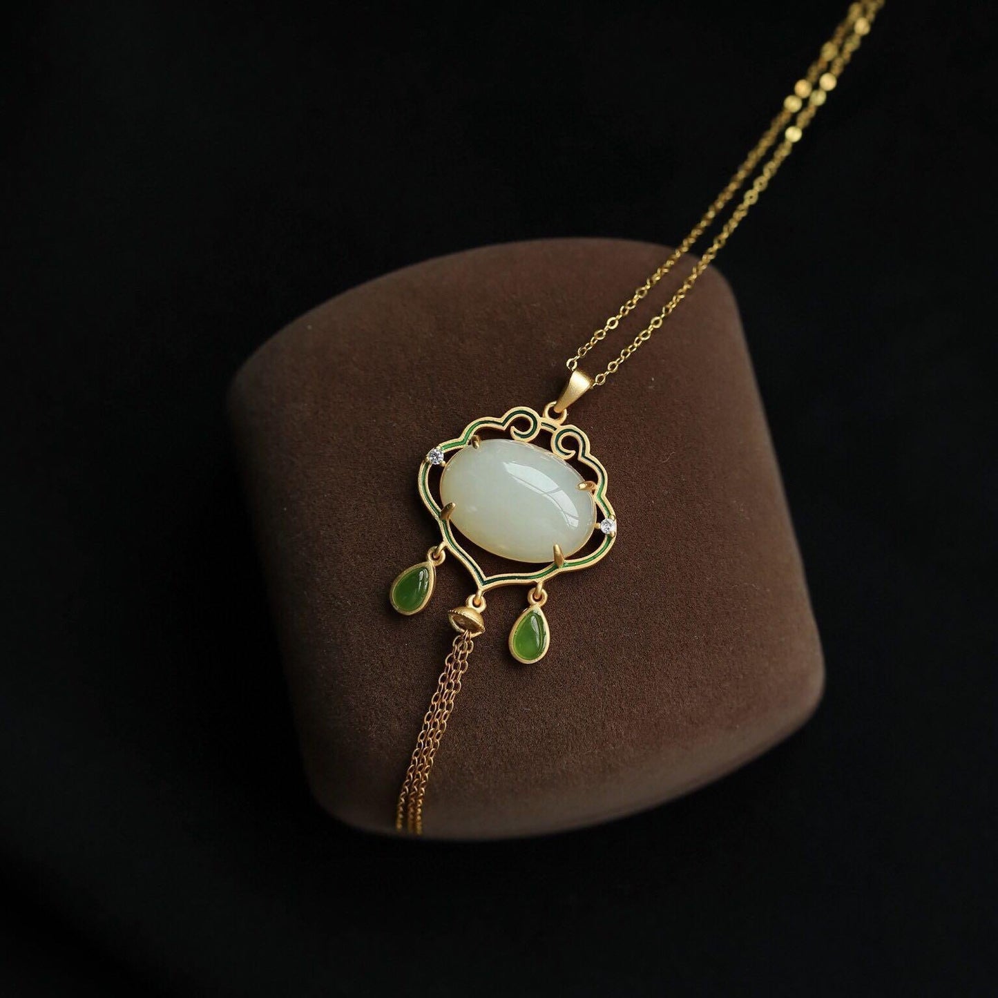 Beautiful Gold Necklace with Unique Style