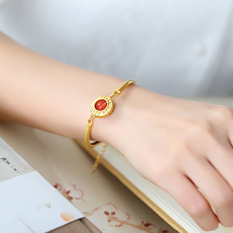 Charming Silver Bracelet for Any Occasion