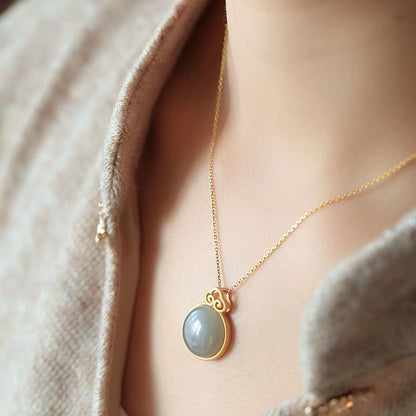 Beautiful Gold Necklace with Unique Style
