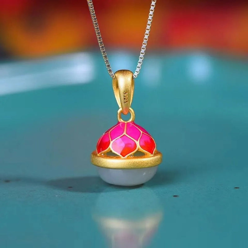 Beautiful Gold Necklace with Unique Style