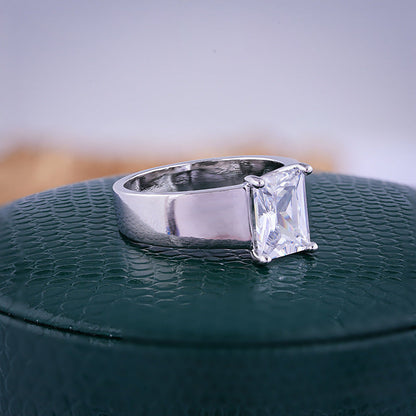 Classic Gold Ring with Timeless Appeal