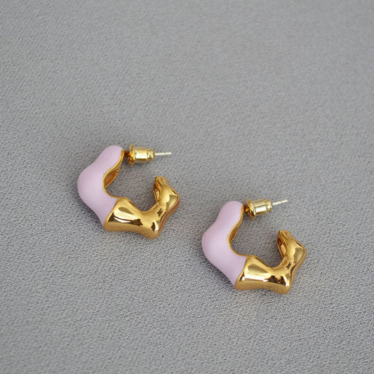 Classic Gold Earring with Timeless Appeal