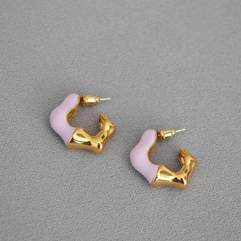 Classic Gold Earring with Timeless Appeal