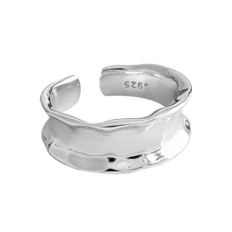 Classic Gold Ring with Timeless Appeal