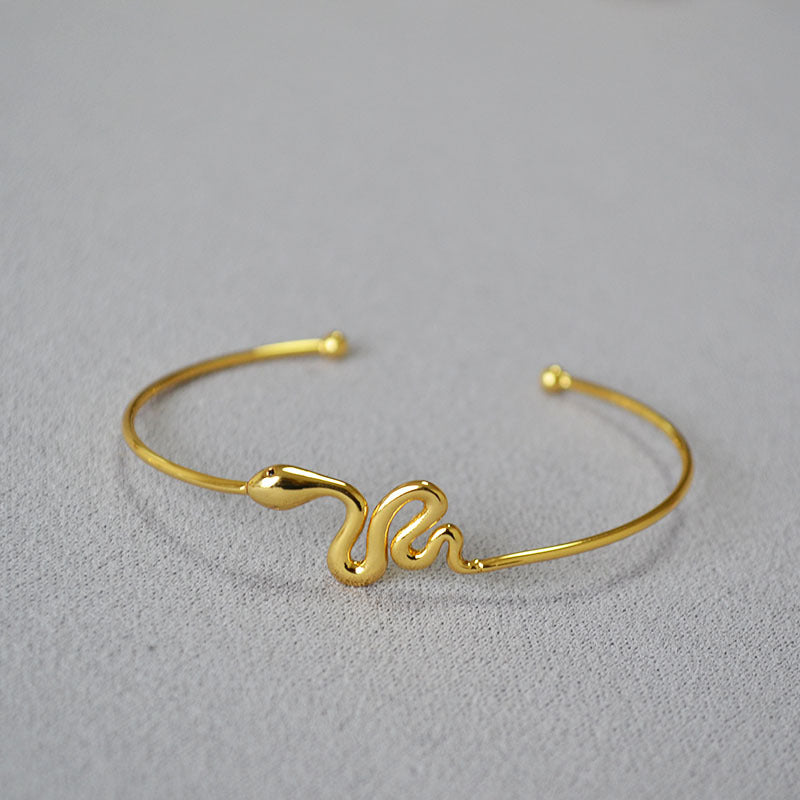 Stunning Gold Bracelet for Daily Wear