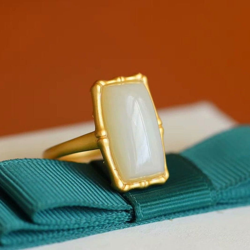 Classic Gold Ring with Timeless Appeal
