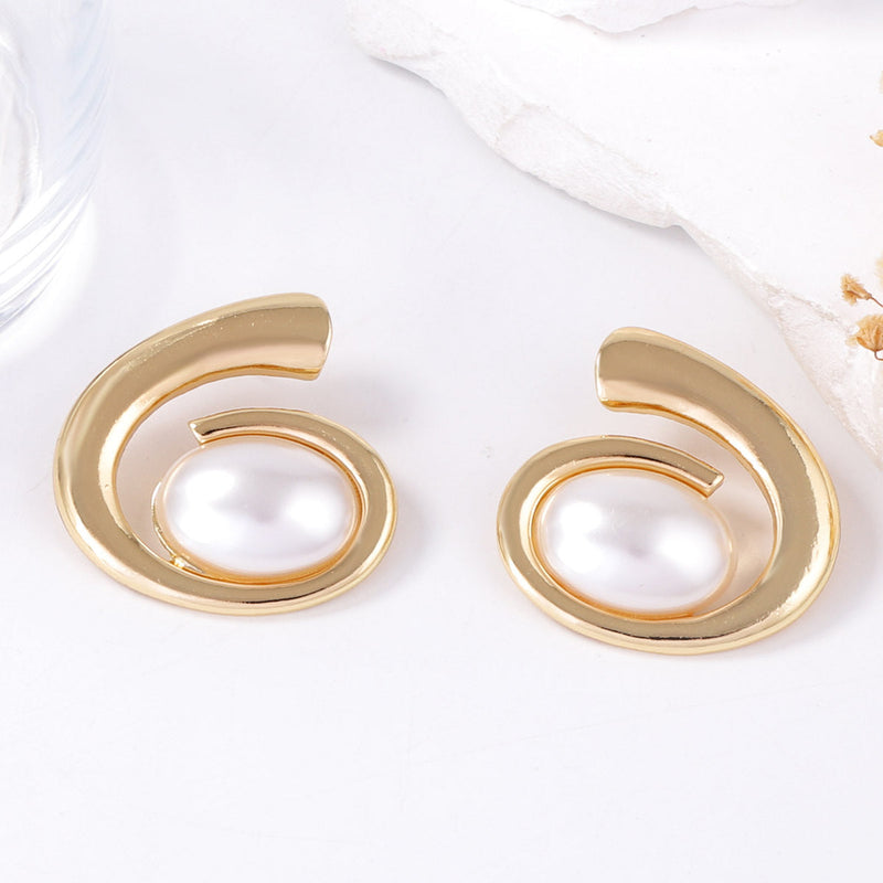 Romantic Pearl Earring for Special Moments