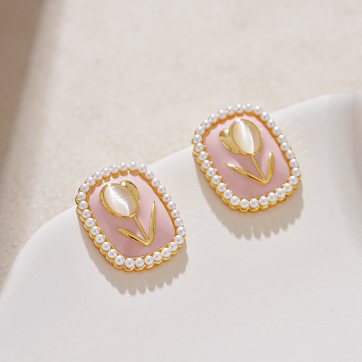 Beautiful Pearl Earring with Unique Style