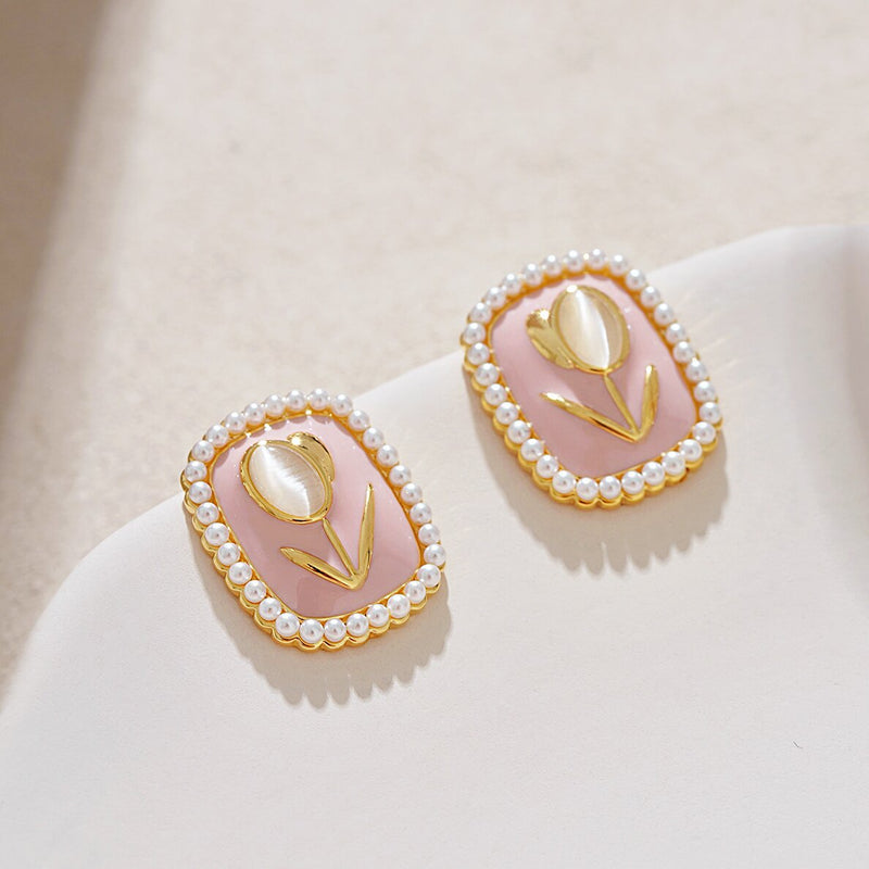 Beautiful Pearl Earring with Unique Style
