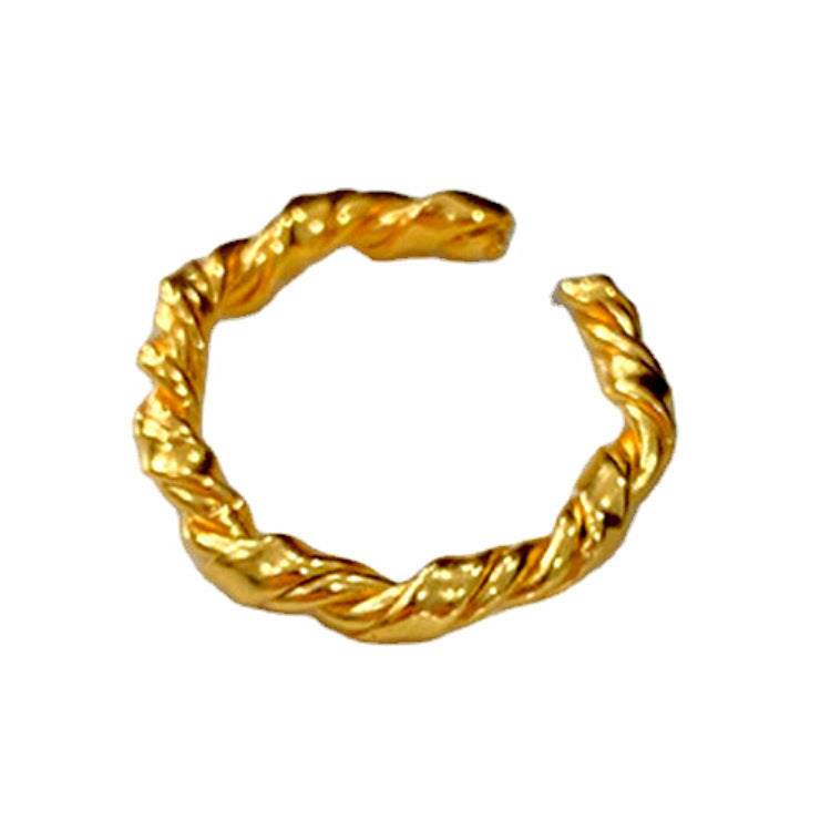 Classic Gold Ring with Timeless Appeal