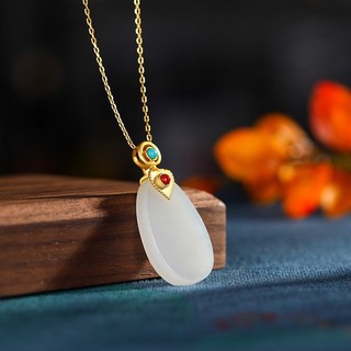 Beautiful Gold Necklace with Unique Style