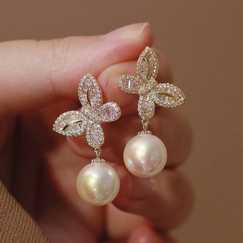 Beautiful Pearl Earring with Unique Style