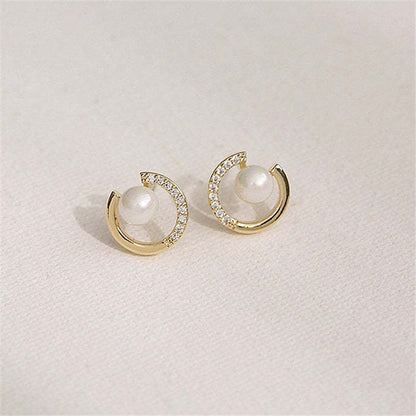 Beautiful Pearl Earring with Unique Style