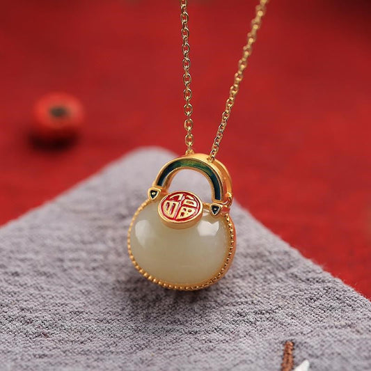 Classic Gold Necklace with Timeless Appeal