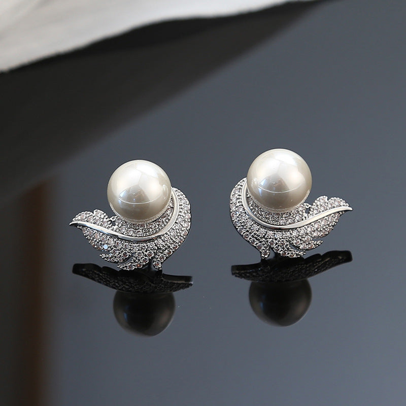 Classic Pearl Earring with Timeless Appeal