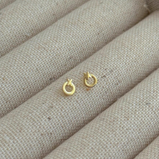 Charming Gold Earring for Any Occasion