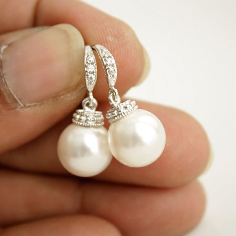 Charming Pearl Earring for Any Occasion