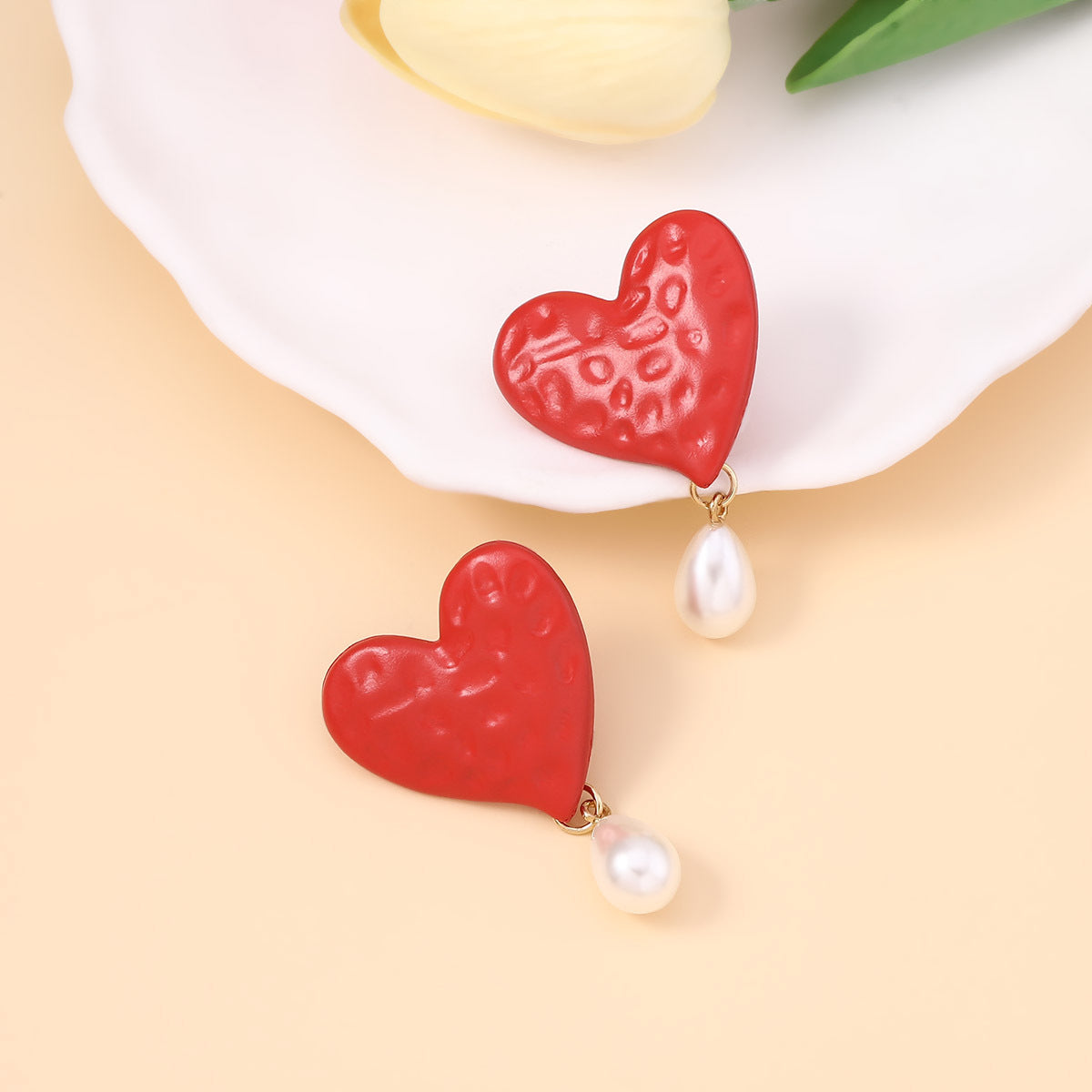 Classic Pearl Earring with Timeless Appeal