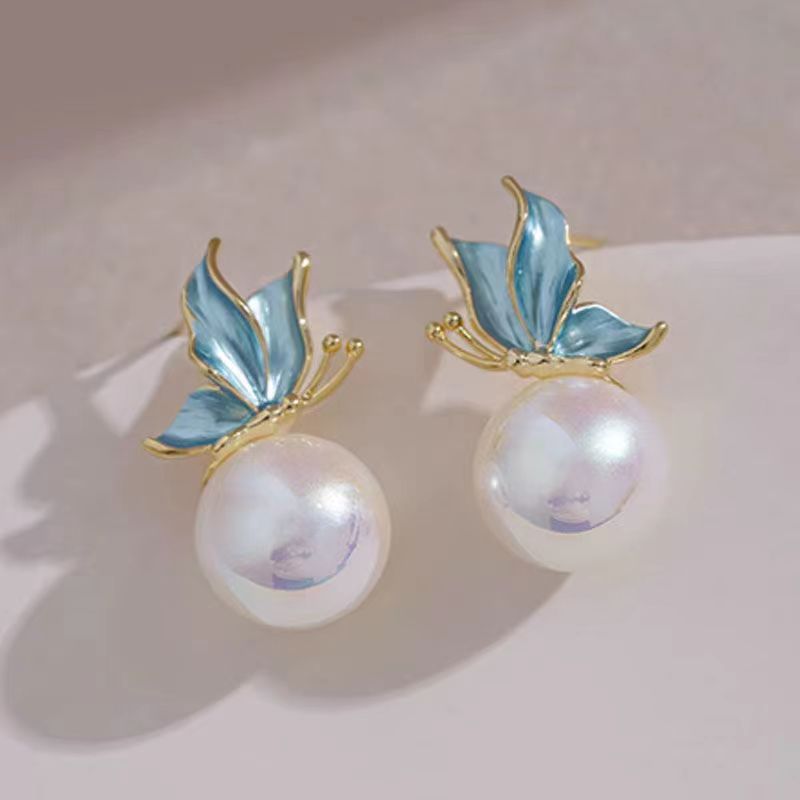 Romantic Pearl Earring for Special Moments