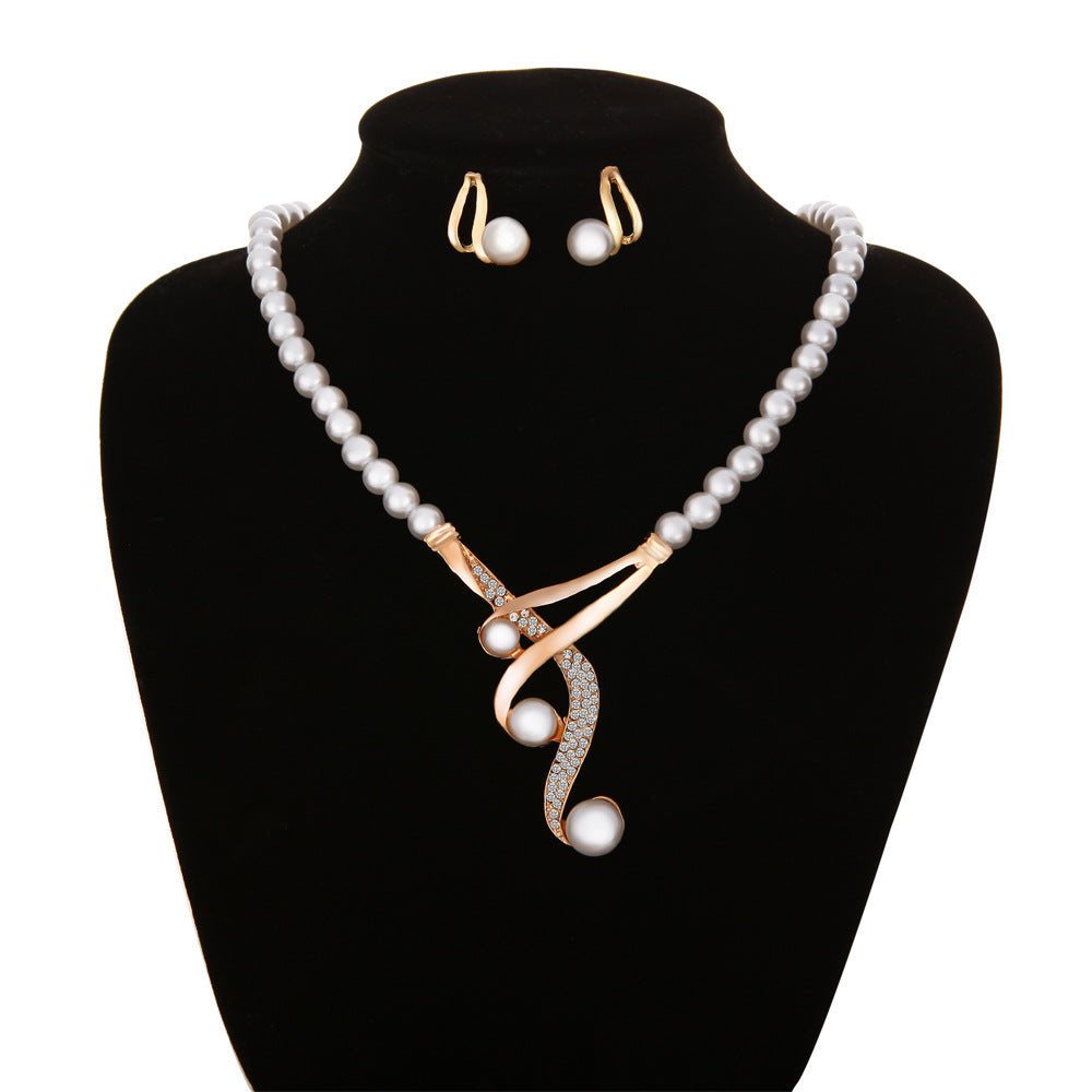 Beautiful Pearl Necklace with Unique Style