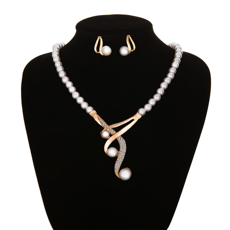 Beautiful Pearl Necklace with Unique Style