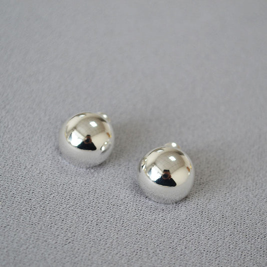 Classic Gold Earring with Timeless Appeal