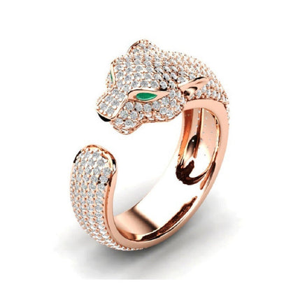 Classic Gold Ring with Timeless Appeal