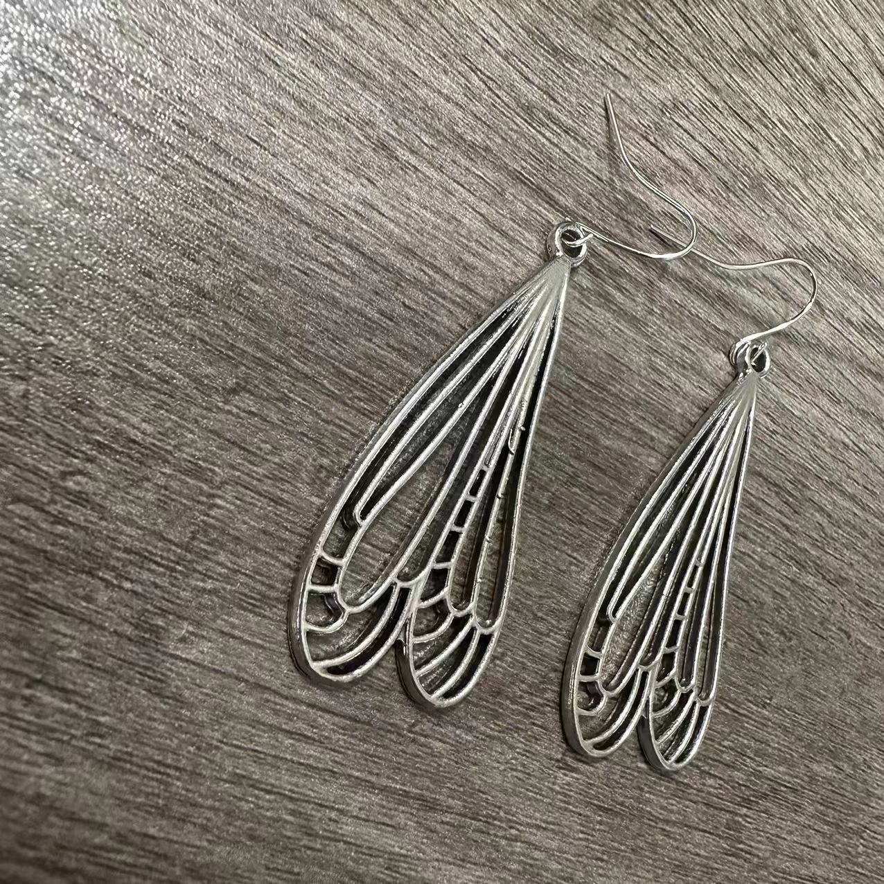 Romantic Silver Earring for Special Moments