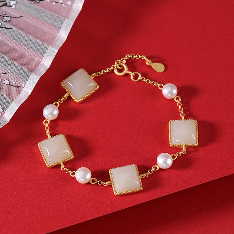 Charming Gold Bracelet for Any Occasion