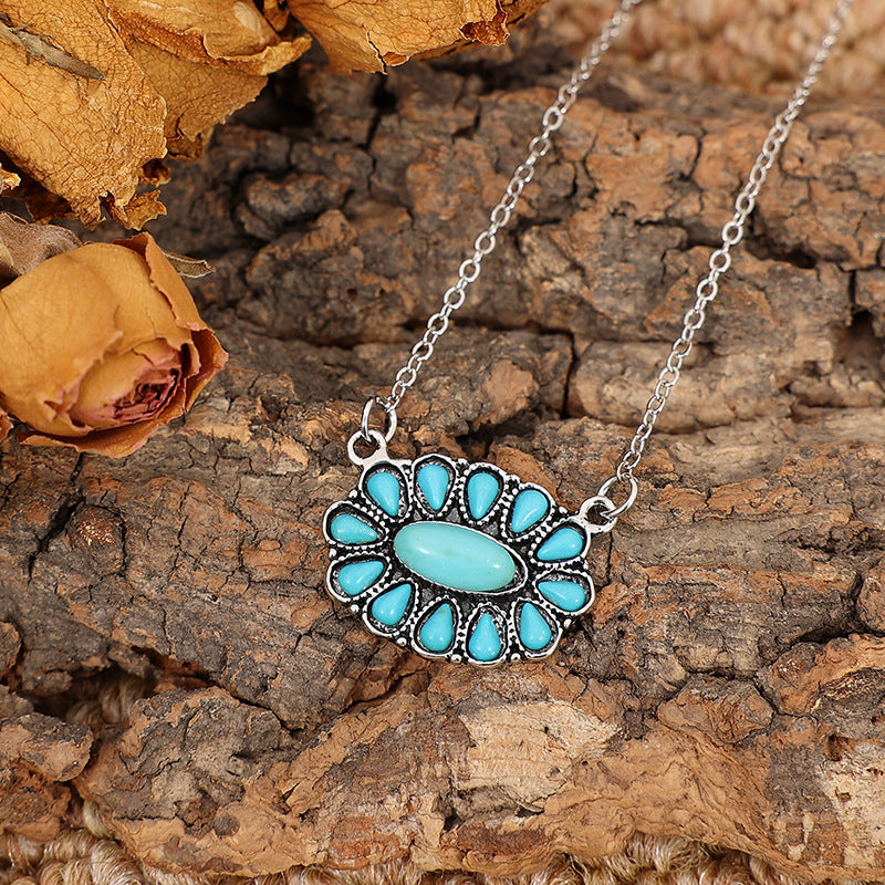 Romantic Silver Necklace for Special Moments
