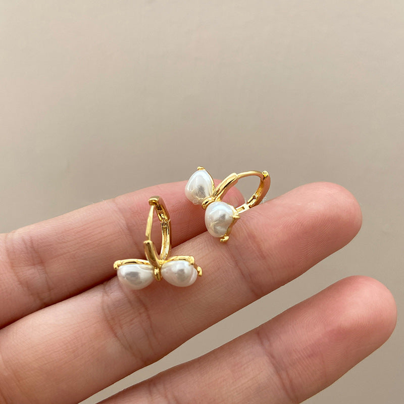 Classic Pearl Earring with Timeless Appeal