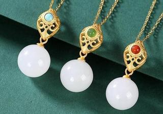 Beautiful Gold Necklace with Unique Style