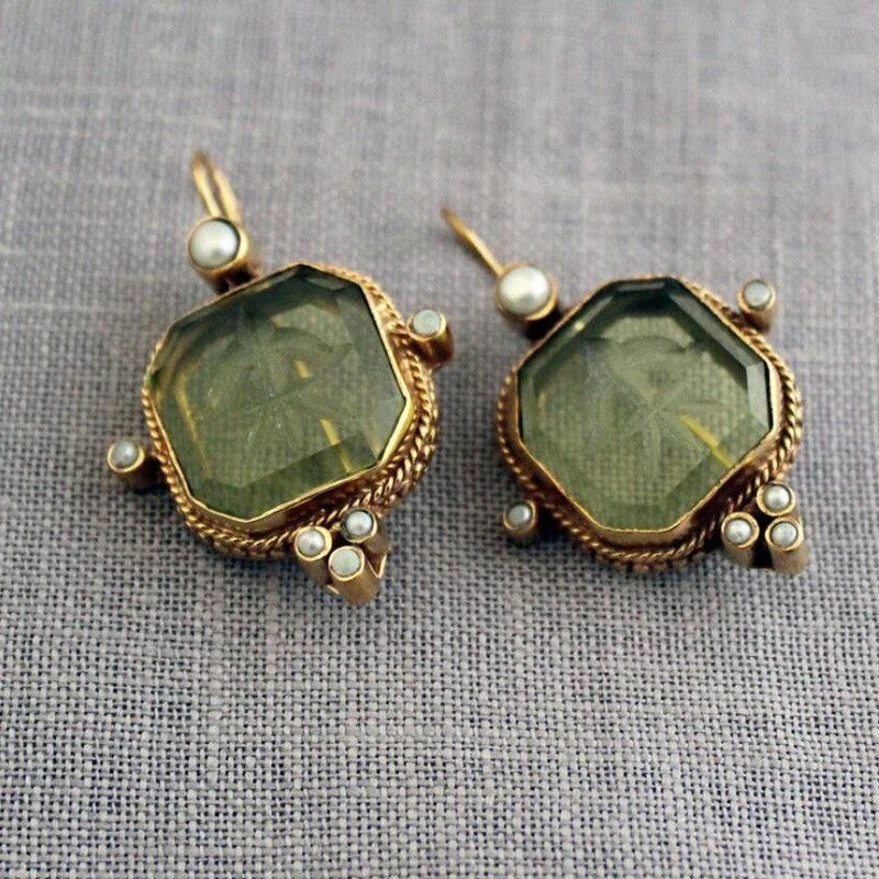 Beautiful Pearl Earring with Unique Style