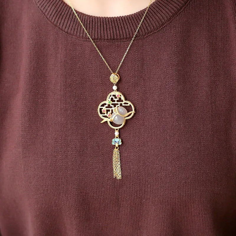 Beautiful Gold Necklace with Unique Style