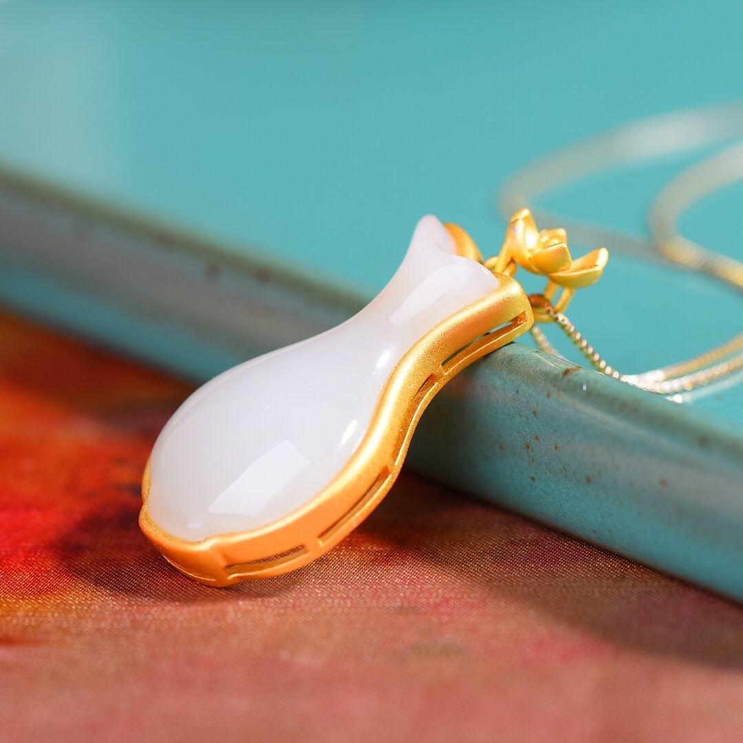 Elegant Gold Necklace for Every Occasion