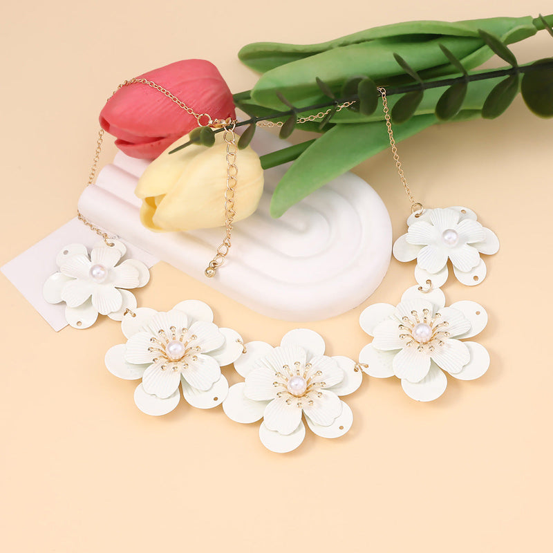 Beautiful Pearl Necklace with Unique Style