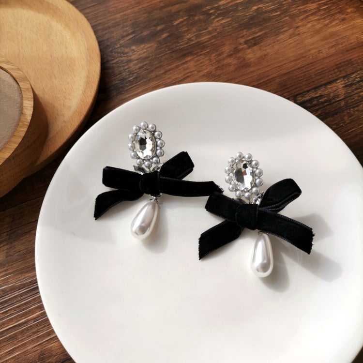 Classic Pearl Earring with Timeless Appeal