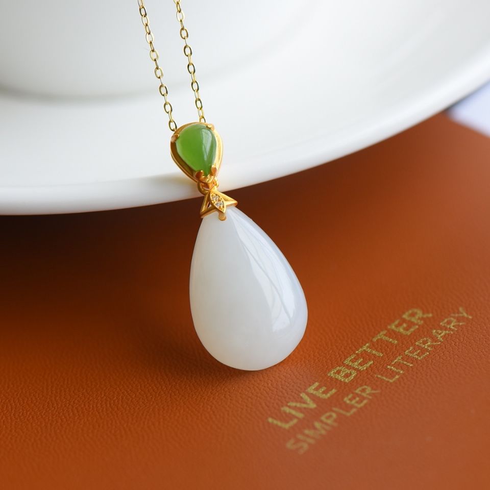 Beautiful Silver Necklace with Unique Style