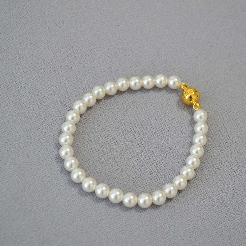 Classic Pearl Necklace with Timeless Appeal