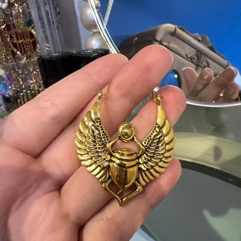 Charming Gold Earring for Any Occasion