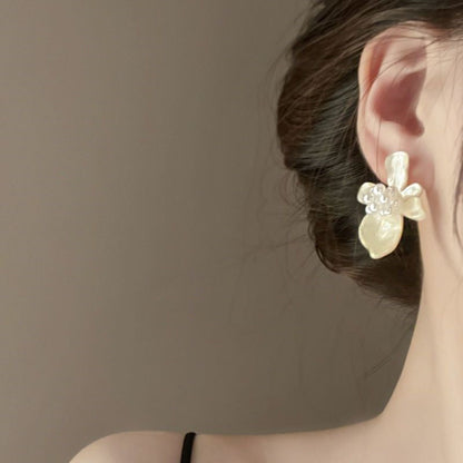 Romantic Pearl Earring for Special Moments