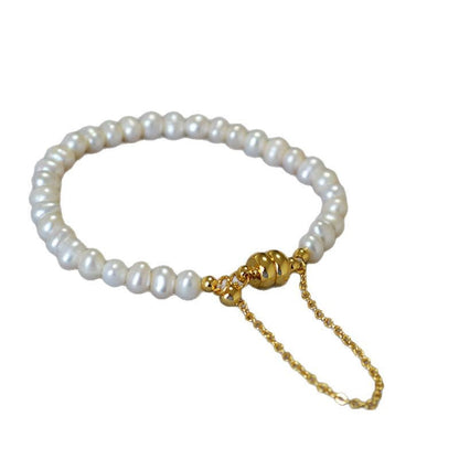 Classic Pearl Bracelet with Timeless Appeal