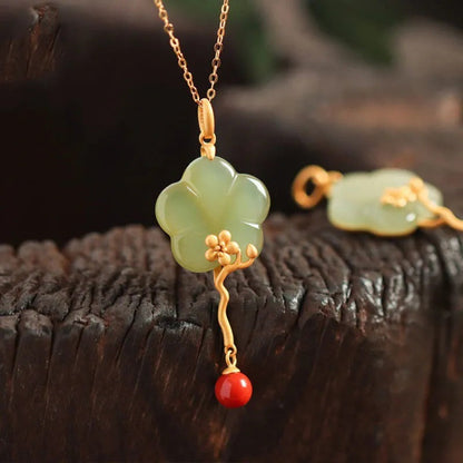 Beautiful Gold Necklace with Unique Style
