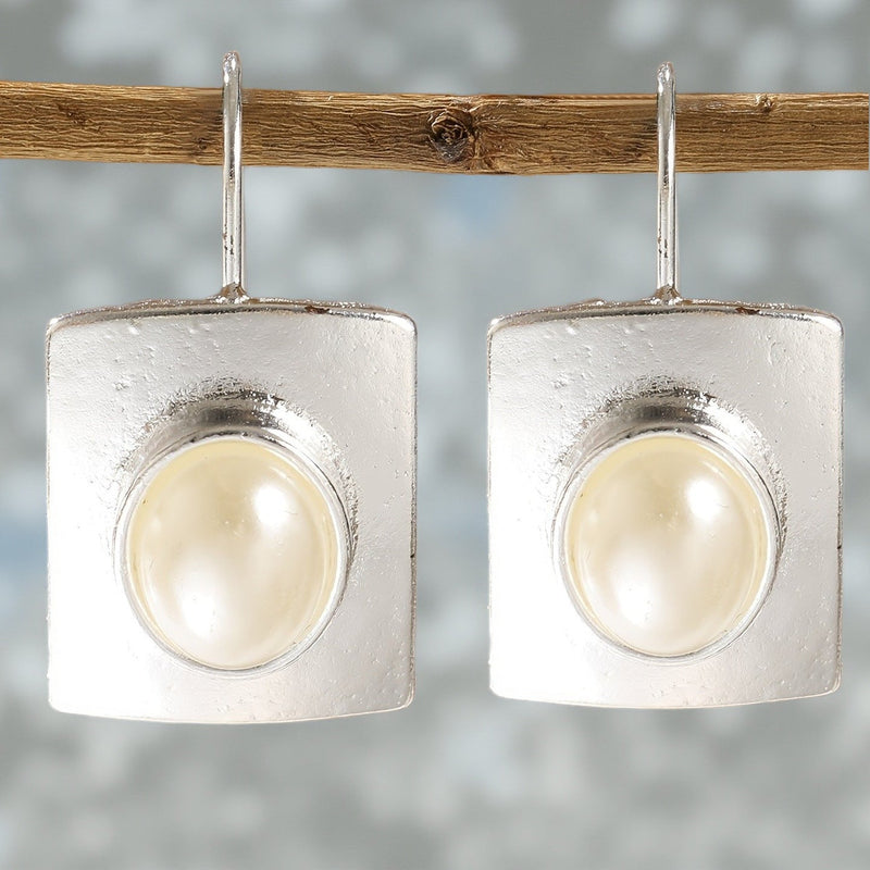 Romantic Pearl Earring for Special Moments