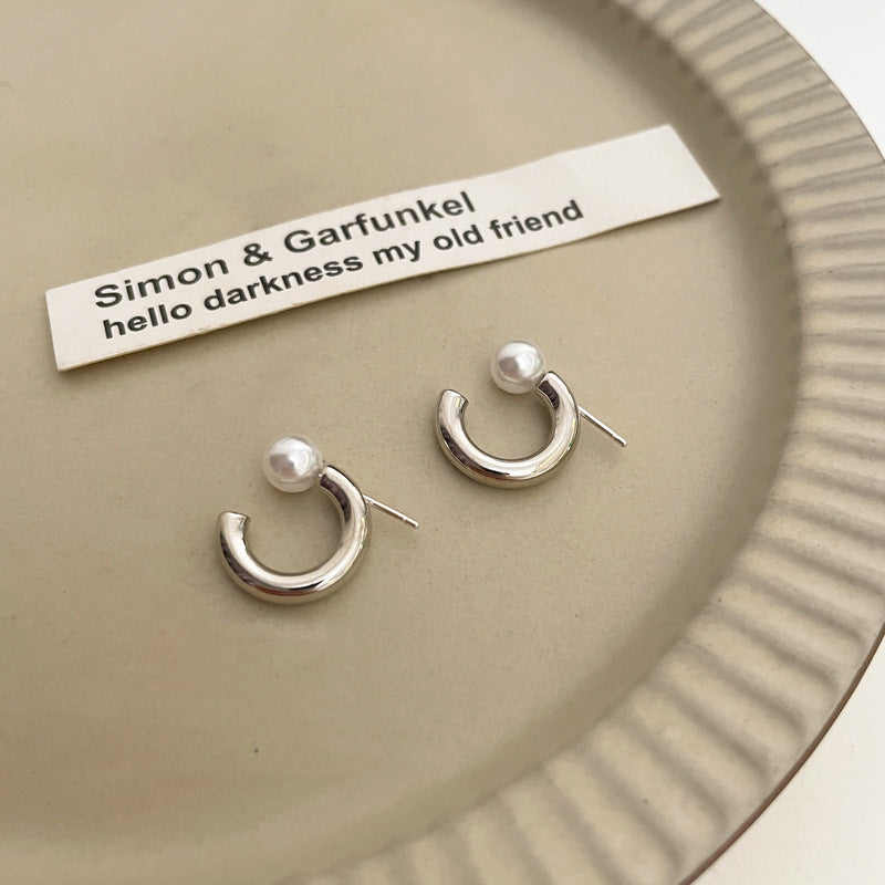 Beautiful Pearl Earring with Unique Style
